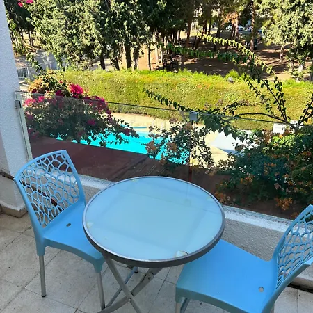 Harbour Shores 1 *
